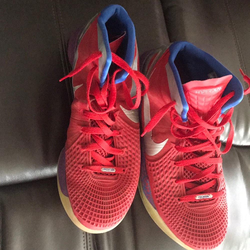 Nike tennis shoe